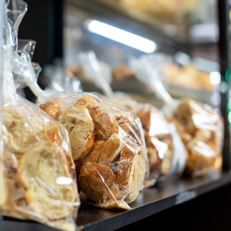 Padaria Campinas: Pães Frescos e Conveniência | Ramalho Carnes Padaria Campinas | Na Ramalho Carnes você encontra pão francês quentinho, pão de queijo, salgados e tudo para seu café ou churrasco. Peça já!