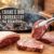 Tábua de madeira personalizada Ramalho Carnes com cortes de picanha, bife ancho e outro corte bovino nobre com sal grosso, ao lado de uma churrasqueira acesa. Texto sobreposto pergunta: 'Qual carne é boa para churrasco?'. Uma pessoa com luva preta segura pinças, pronta para grelhar a carne.